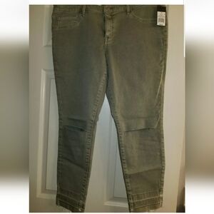 Women's Mossimo Mid Rise Super Stretch Cropped Distress Jean Jegging 16